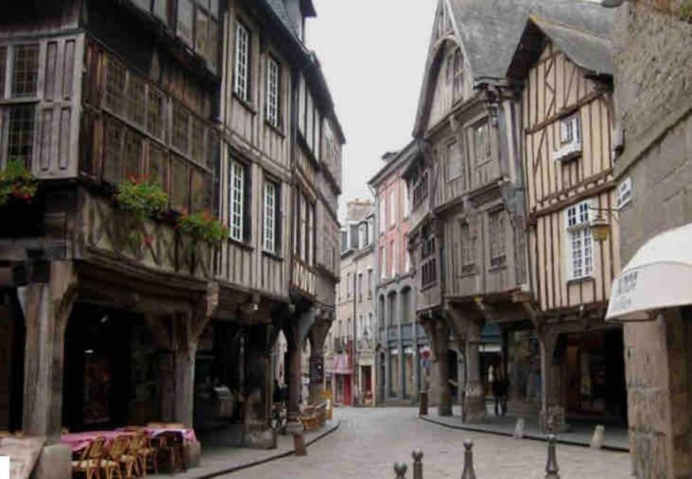 Appartement En Plein Coeur Historique De Dinan Exterior foto